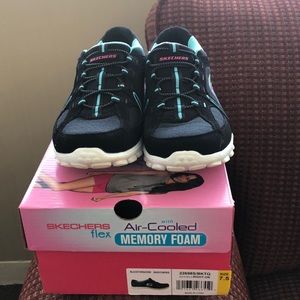 Skechers tennis Shoes Size 7.5